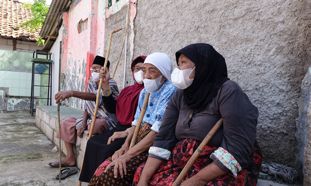 Social Act: Berbagi Tongkat dan Kursi Roda untuk Warga Desa Banjarsari