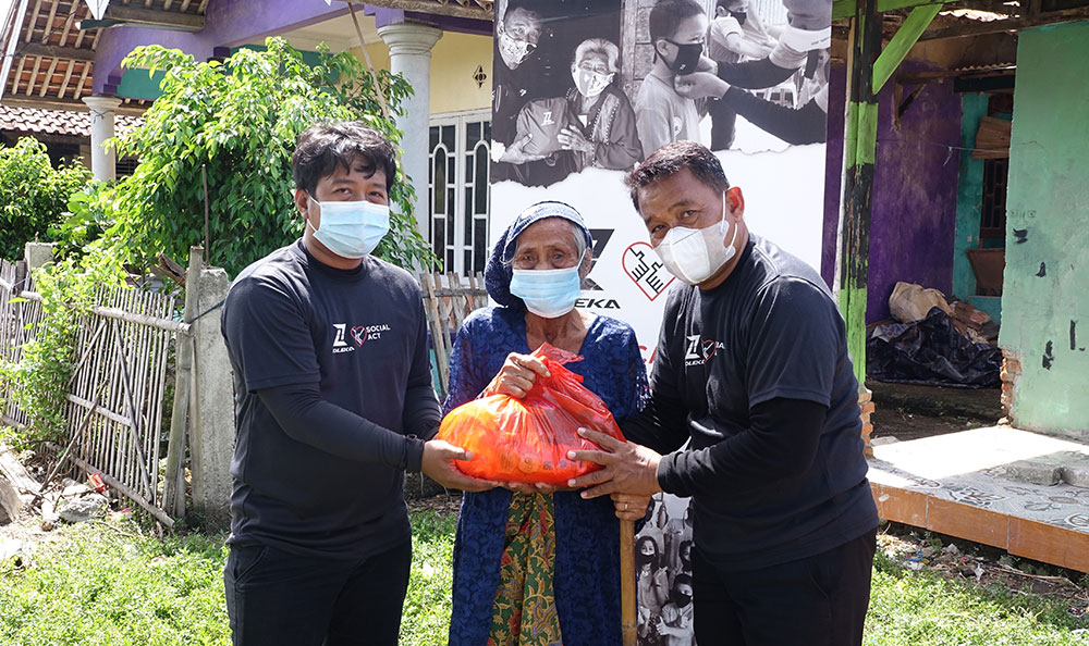 Social Act Zoleka: Berbagi dengan Warga Desa Banjarsari, Bekasi